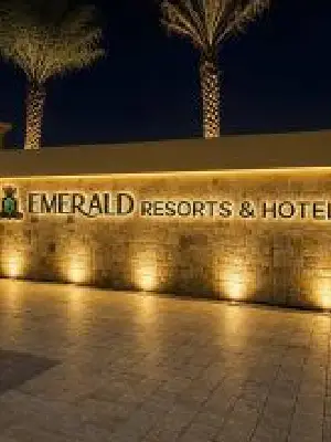 Hotel Emeral Tree